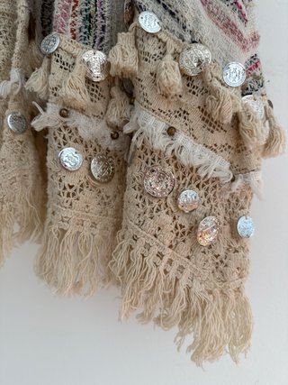 Chaqueta de punto étnica con flecos