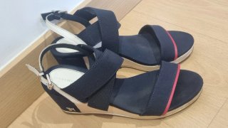 Sandalias Tommy Hilfiger Azul y Dorado
