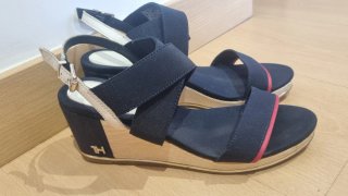 Sandalias Tommy Hilfiger Azul y Dorado
