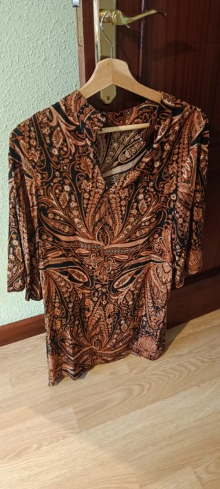 Vestido estampado paisley negro y marrón
