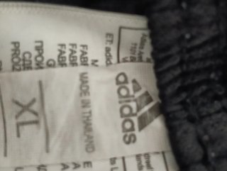 Pantalones Adidas Negros con Detalles Verdes