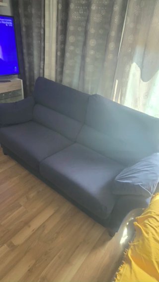 Sofá de tela azul