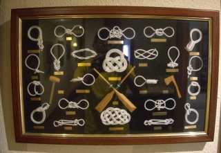Cuadro de nudos marineros en madera