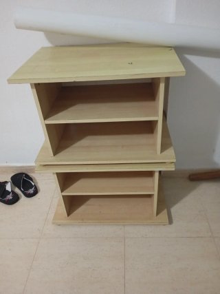 Estantería de madera color beige/marrón