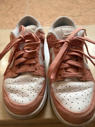 Zapatillas Nike Dunk Low Rosa y Blanco