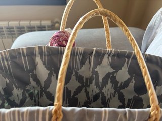 Cesta de palma con forro y pañuelo