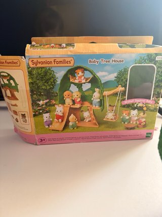 Sylvanian Families Casa del Árbol Bebé