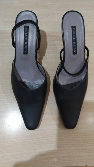 Lote 2 pares zapatos: Antonietta   y Dulce Rubio