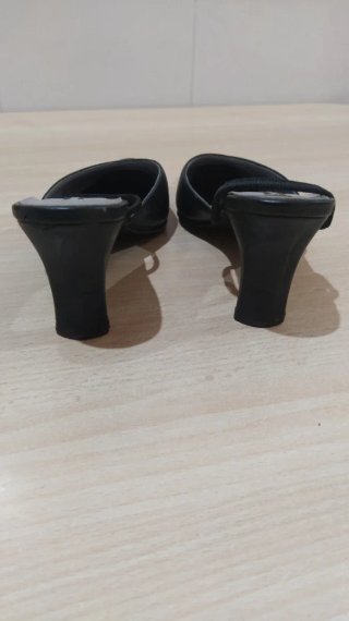 Lote 2 pares zapatos: Antonietta   y Dulce Rubio