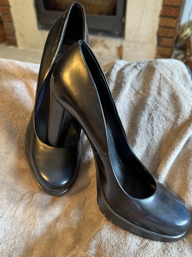 Zapatos tacón Calvin Klein piel negros T41