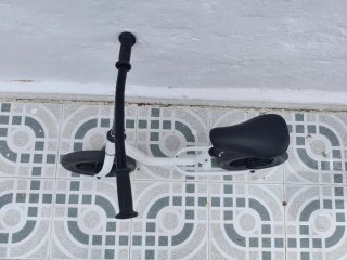 Bicicleta sin pedales blanca