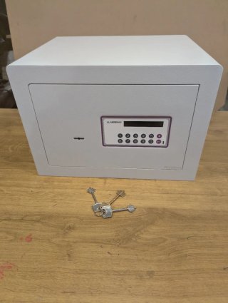 Caja fuerte Arregui como nueva. Leroy Merlín