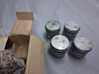 Pistones Mahle para Renault 8