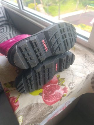 Botas Sorel rosas y negras