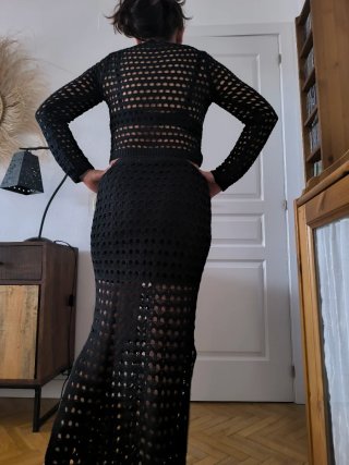 Conjunto de punto negro, da hasta la talla 38.