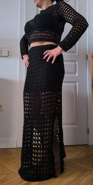 Conjunto de punto negro, da hasta la talla 38.