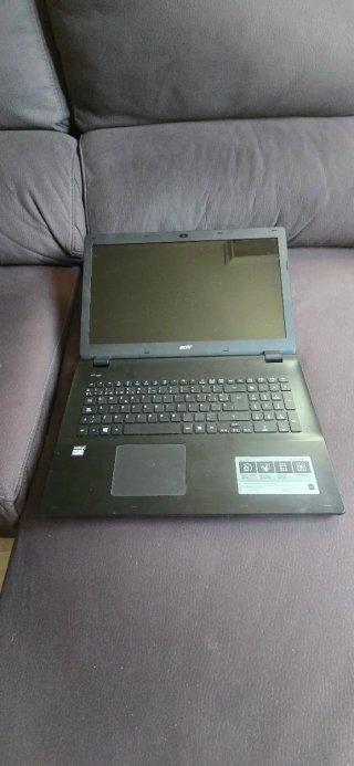 Acer Aspire E 17 para despiece + cargador