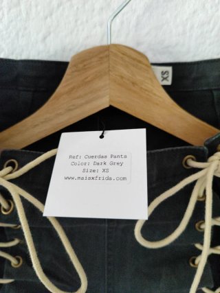 Pantalón mujer Maisxfrida negro cordones