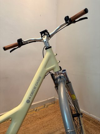 Bicicleta ADO Air 28 color crema