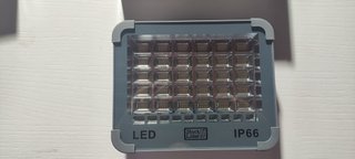 Foco Solar LED 260, Carga USB C, Stock Líder