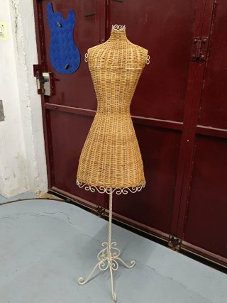 Maniquí Costura/Decoración Mimbre y Metal