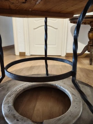 Mesa redonda madera antigua. Málaga.