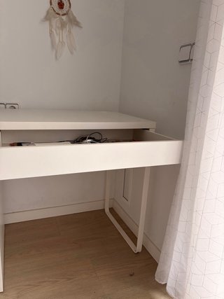 Escritorio IKEA blanco con cajón