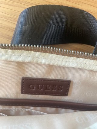 Bandolera GUESS hombre. 23Lx20A