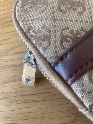 Bandolera GUESS hombre. 23Lx20A