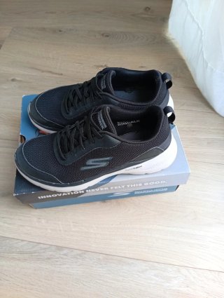 Skechers GoWalk 6 Talla 42.5