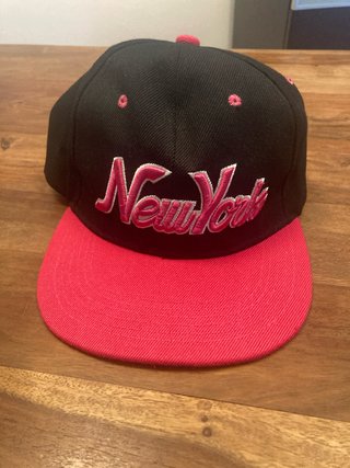 Gorra New York Negra y Rosa