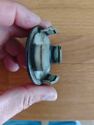Insignia original Tapacubos Mazda
