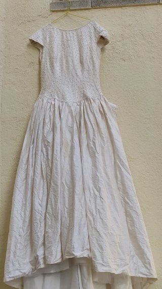 Vestido de Novia Blanco de Seda Salvaje.