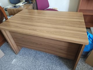 Mesa de despacho de nogal