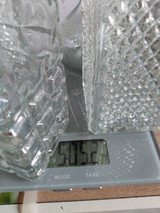 4 vecchie bottiglie di vetro per liquori