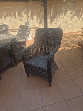 Tavolo rotondo in rattan per esterni con 4 poltrone