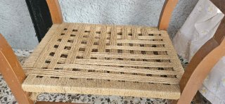 Silla de campo de madera y yute