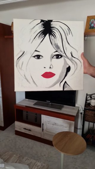 Cuadro abstracto mujer labios rojos