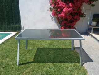 Tavolo da giardino o terrazzo