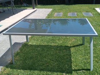 Tavolo da giardino o terrazzo