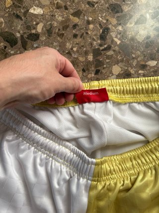 Camiseta y pantalon Supreme Split M Amarillo
