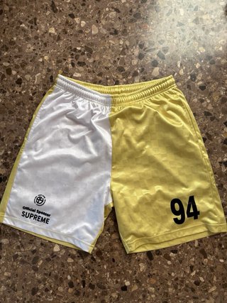 Camiseta y pantalon Supreme Split M Amarillo