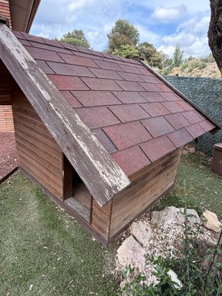 Casita de madera para perro