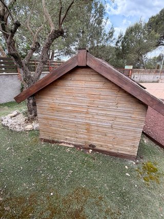 Casita de madera para perro