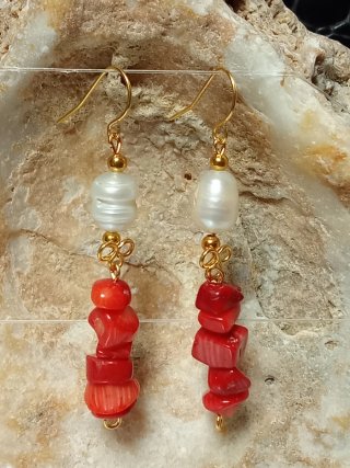 Pendientes Perlas Agua Dulce y Coral Rojo