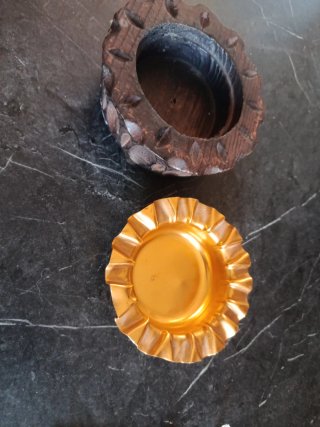 Cenicero madera y metal dorado