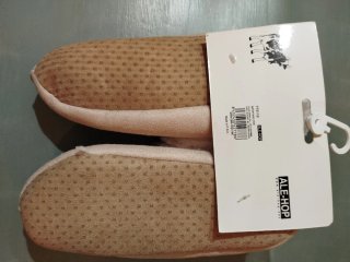 Zapatillas cómodas beige y blancas