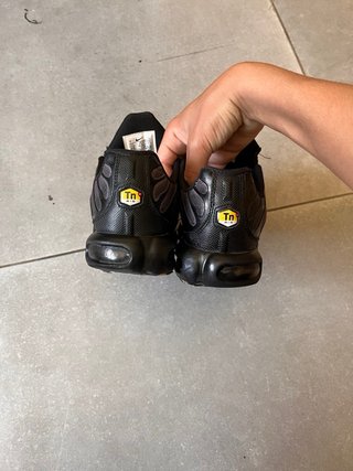 Zapatillas Nike TN Negras y Grises