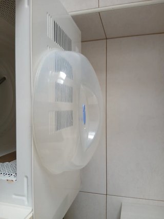 Microondas Blanco con Accesorios.