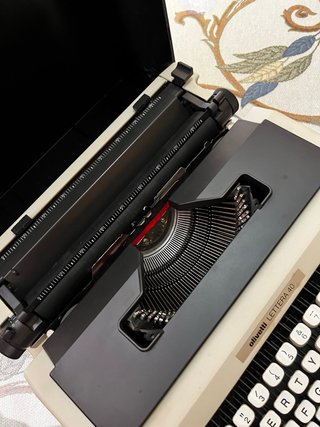 Máquina de escribir Olivetti LETTERA 40
